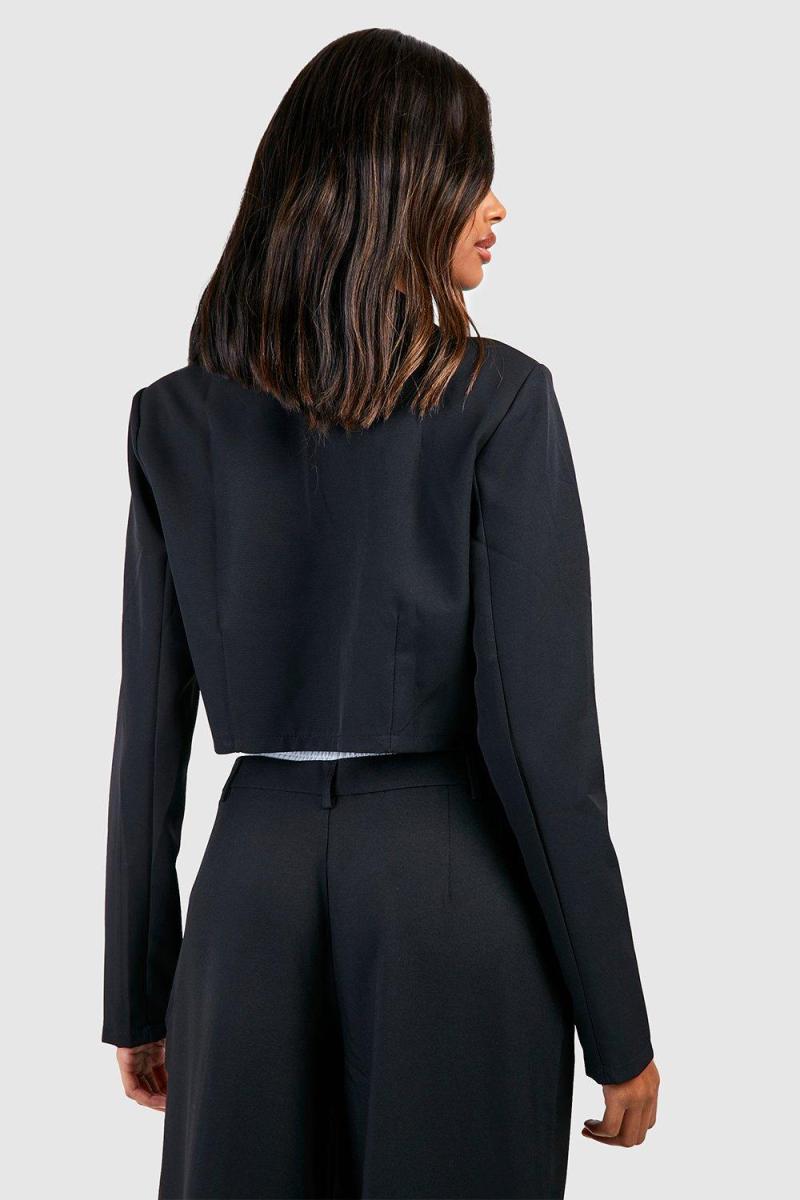 Укорочений піджак з базовими кишенями