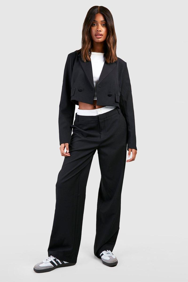 Укорочений піджак з базовими кишенями