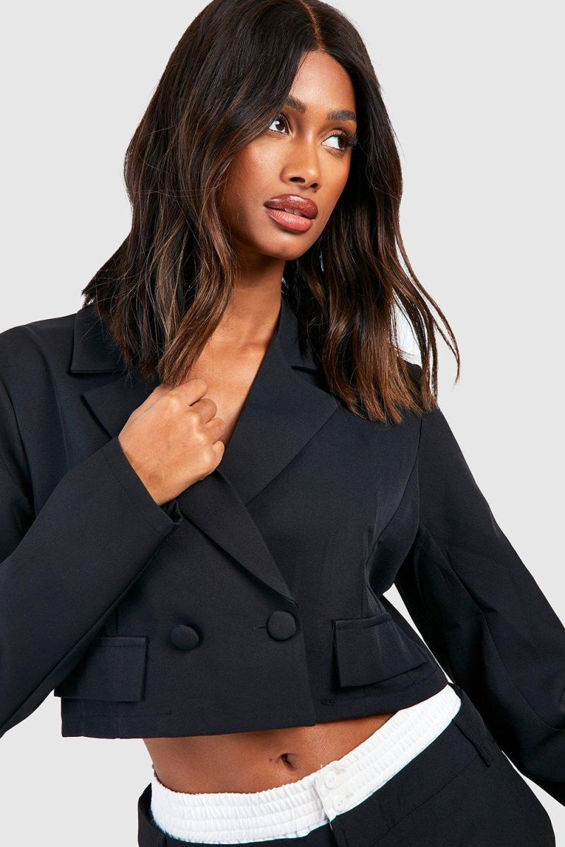 Укорочений піджак з базовими кишенями
