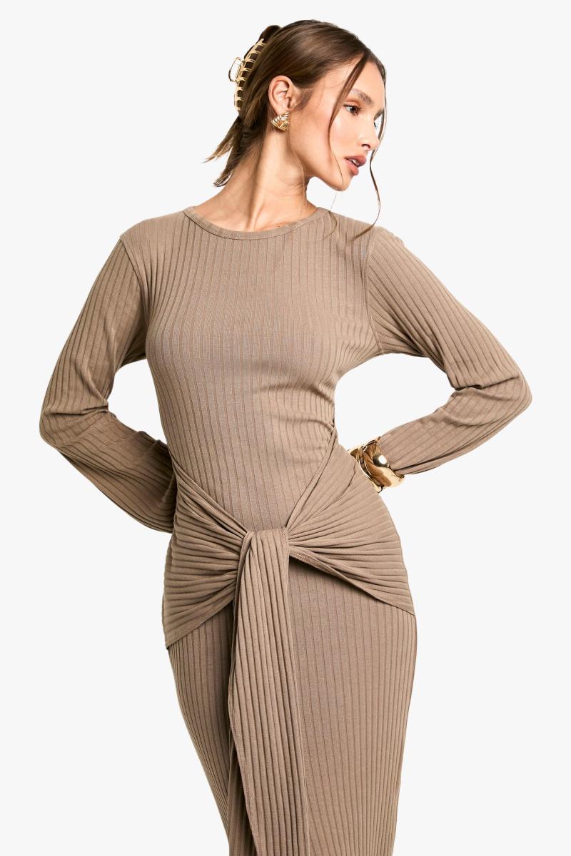 Сукня максі з широкими рюшами та краваткою