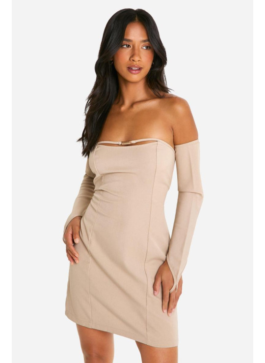 Маленька міні-сукня з поясом