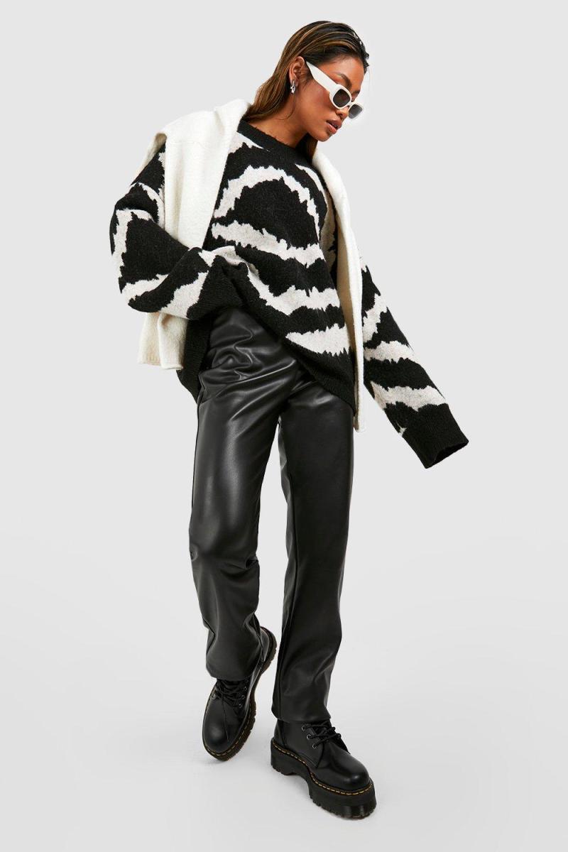 М'який трикотажний джемпер у абстрактну смужку