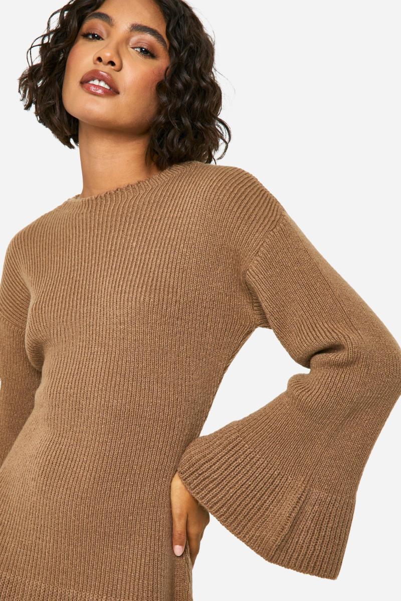 Висока трикотажна сукня з розкльошеними рукавами з щіткою