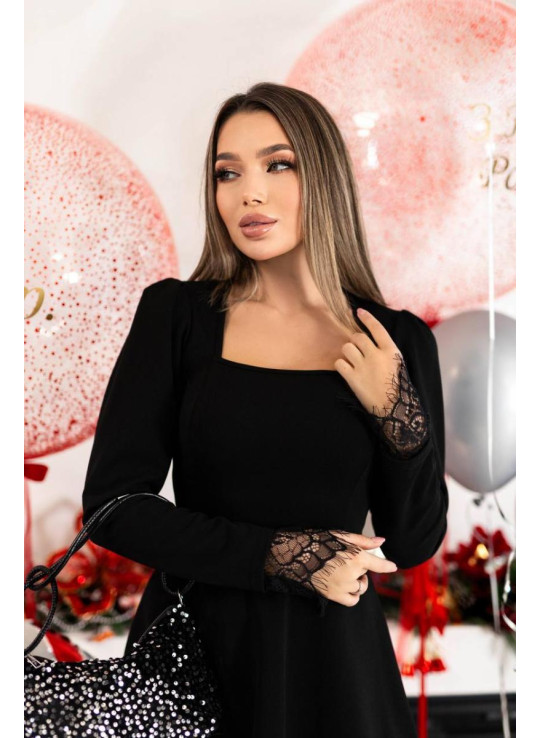 Чорна сукня з мереживом 