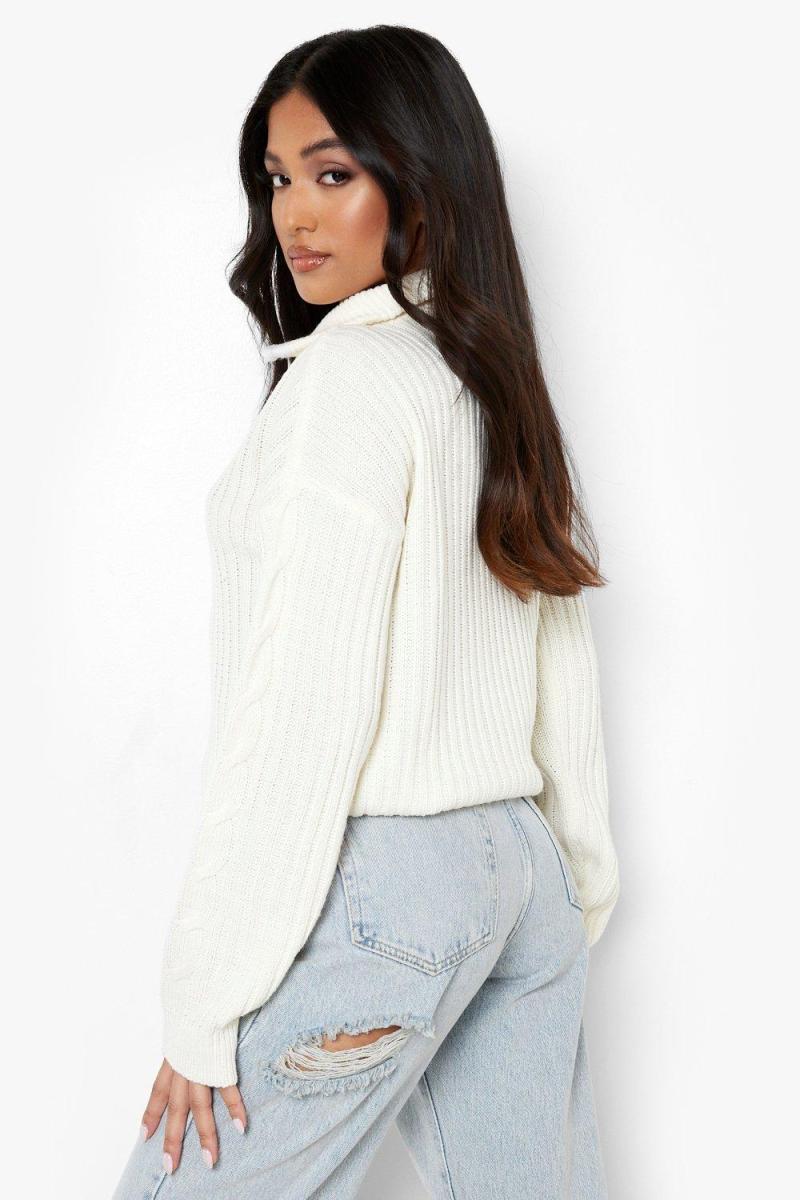 Маленький джемпер на півзастібці в рубчик