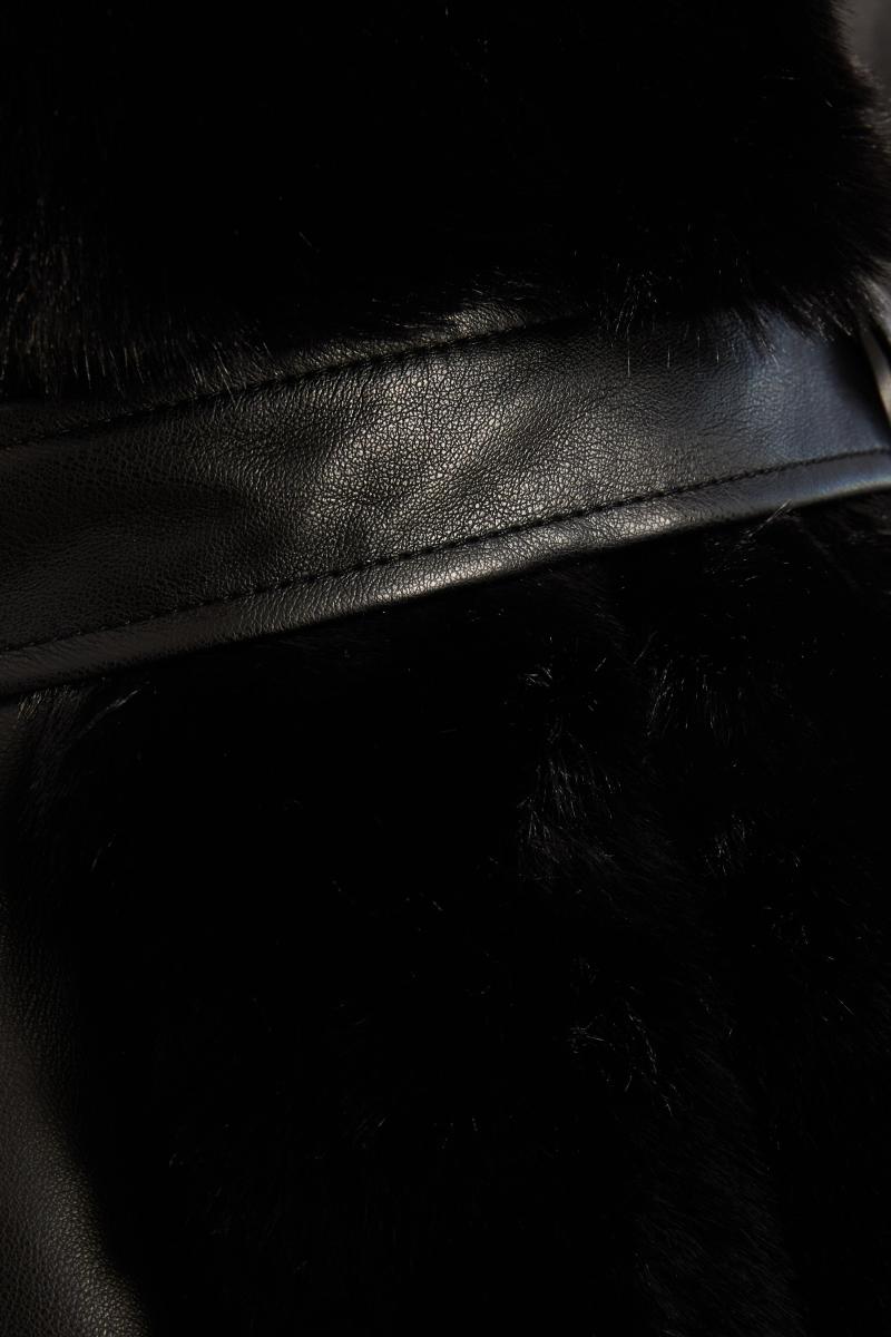 Чорна штучна шкіряна куртка