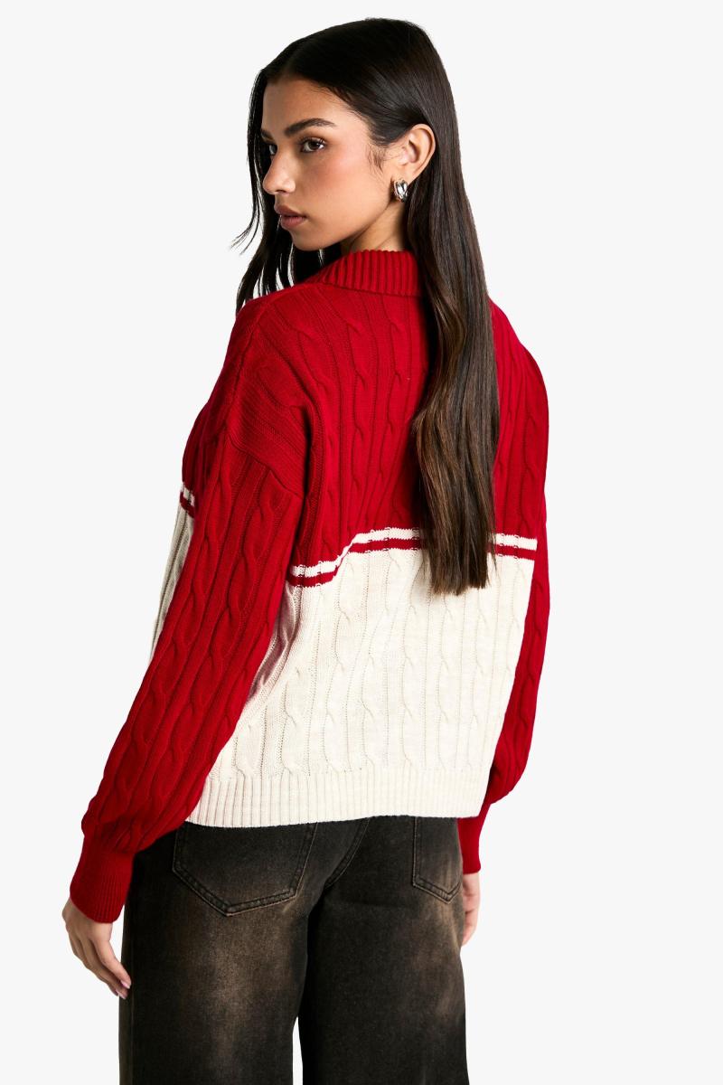 Кучерява в’язана деталь кабелю Zip через комірний джемпер