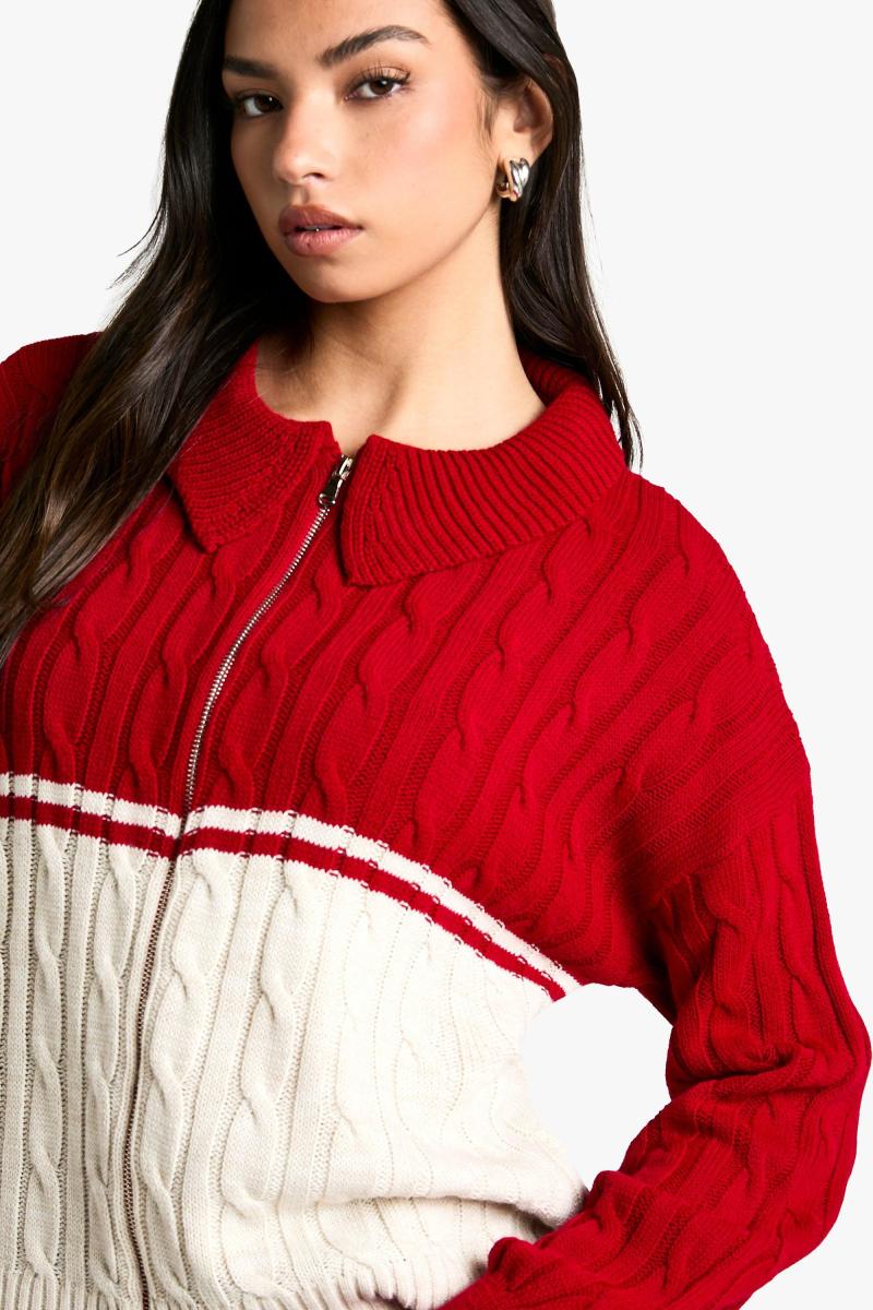 Кучерява в’язана деталь кабелю Zip через комірний джемпер