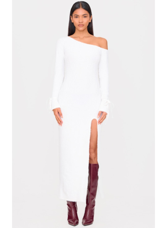 Кремове пухнасте плаття максі на одне плече