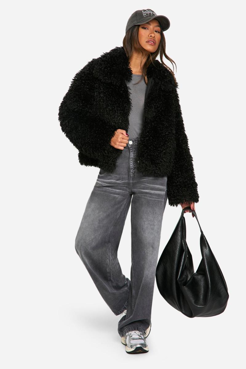 Кошлата шуба зі штучного хутра
