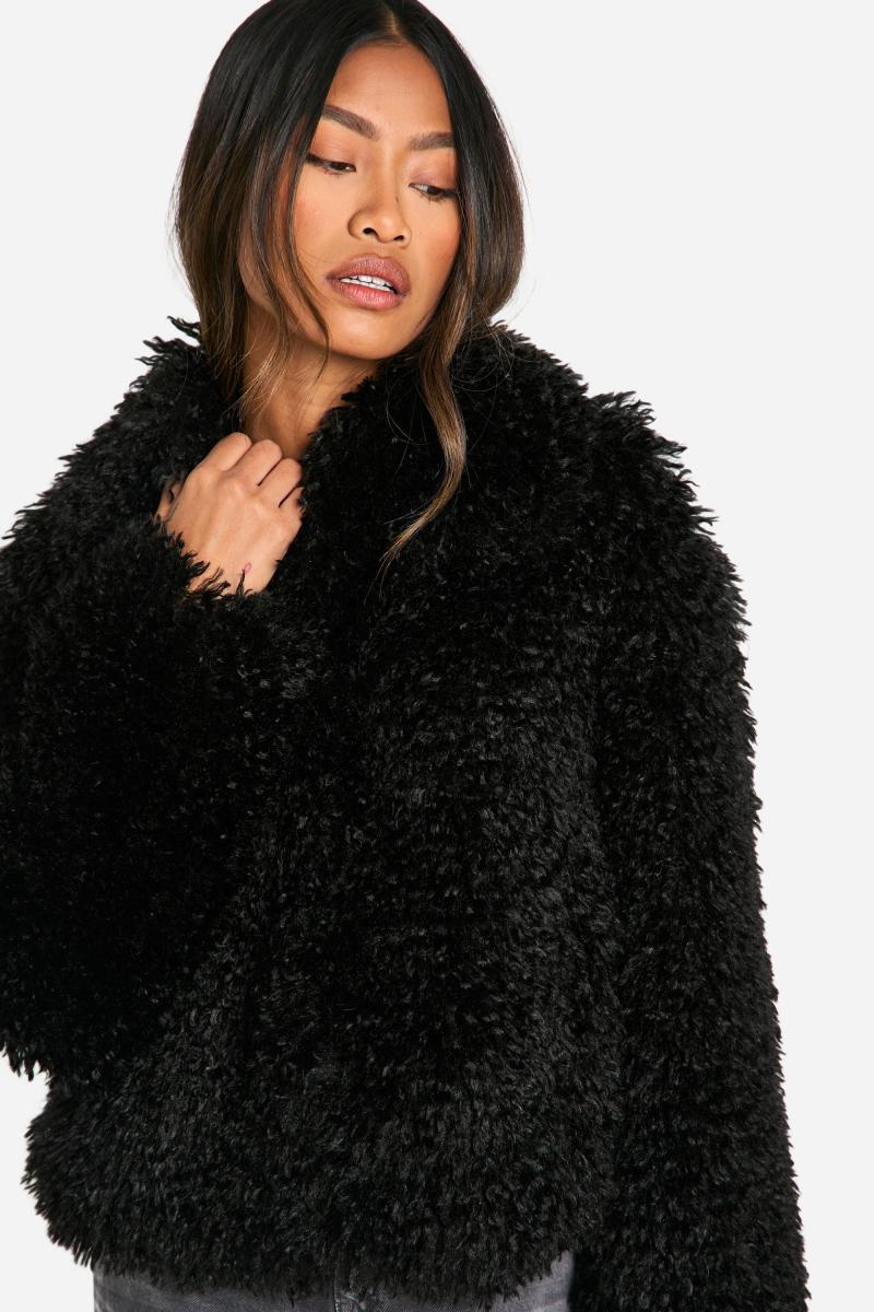 Кошлата шуба зі штучного хутра